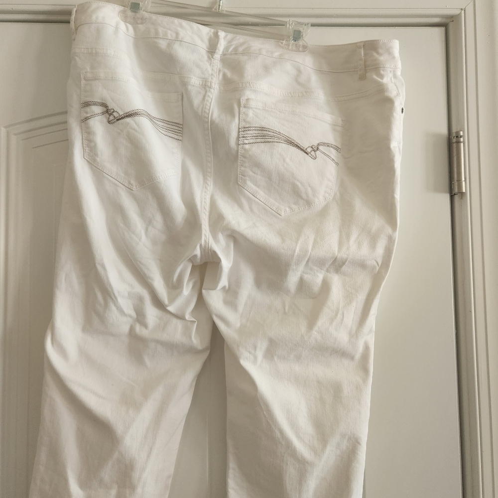 Torrid Capris - Picture 2 of 3
